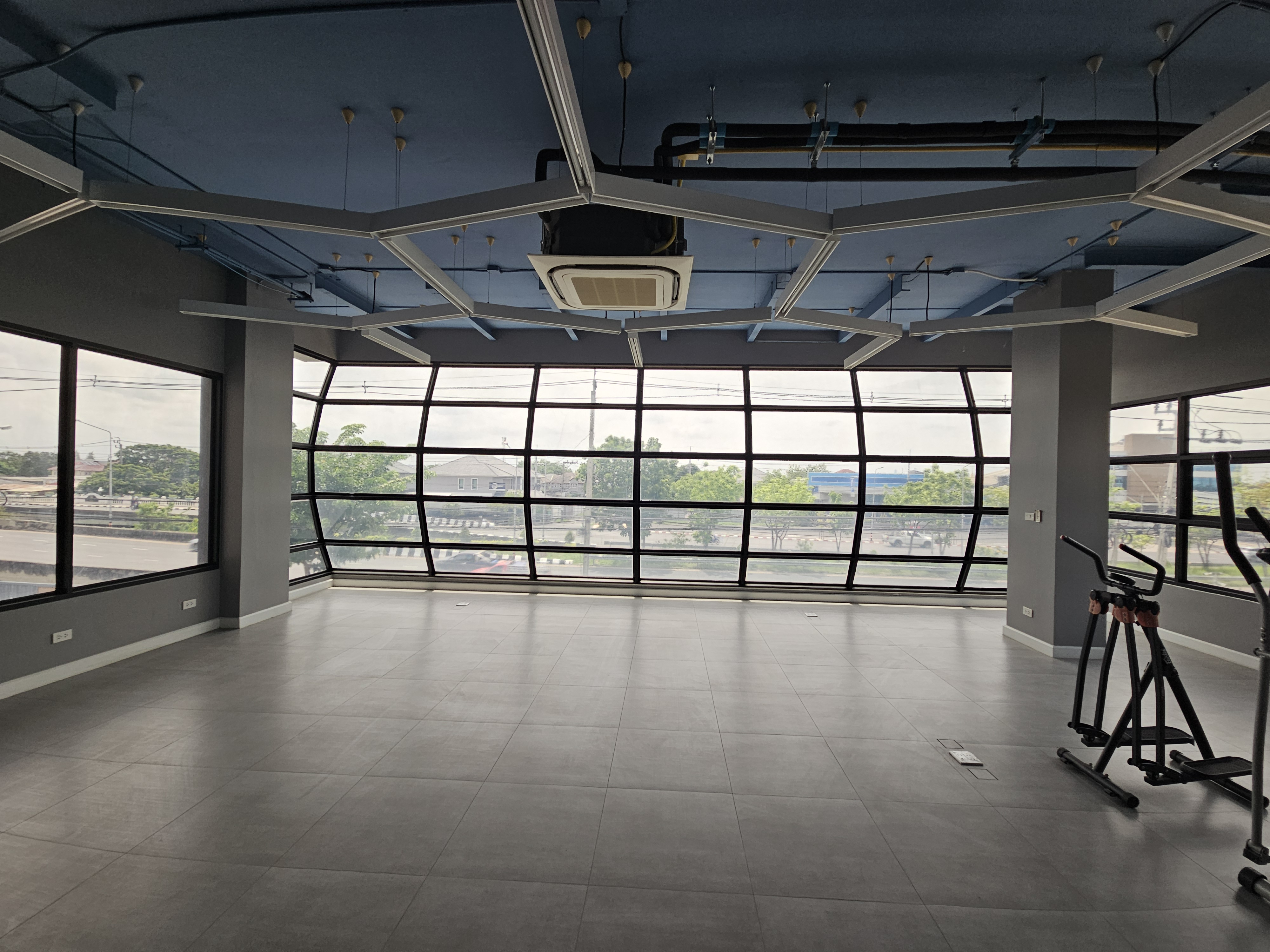 ให้เช่า! สำนักงาน 3 ชั้น + หอพักพนักงาน พุทธมณฑลสาย 1 (เนื้อที่ 2 ไร่)